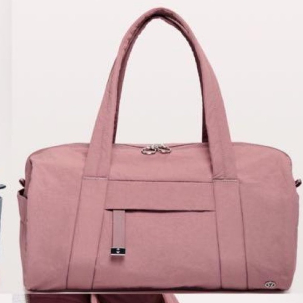 Lululemon On My Level Barrel Bag - Pink